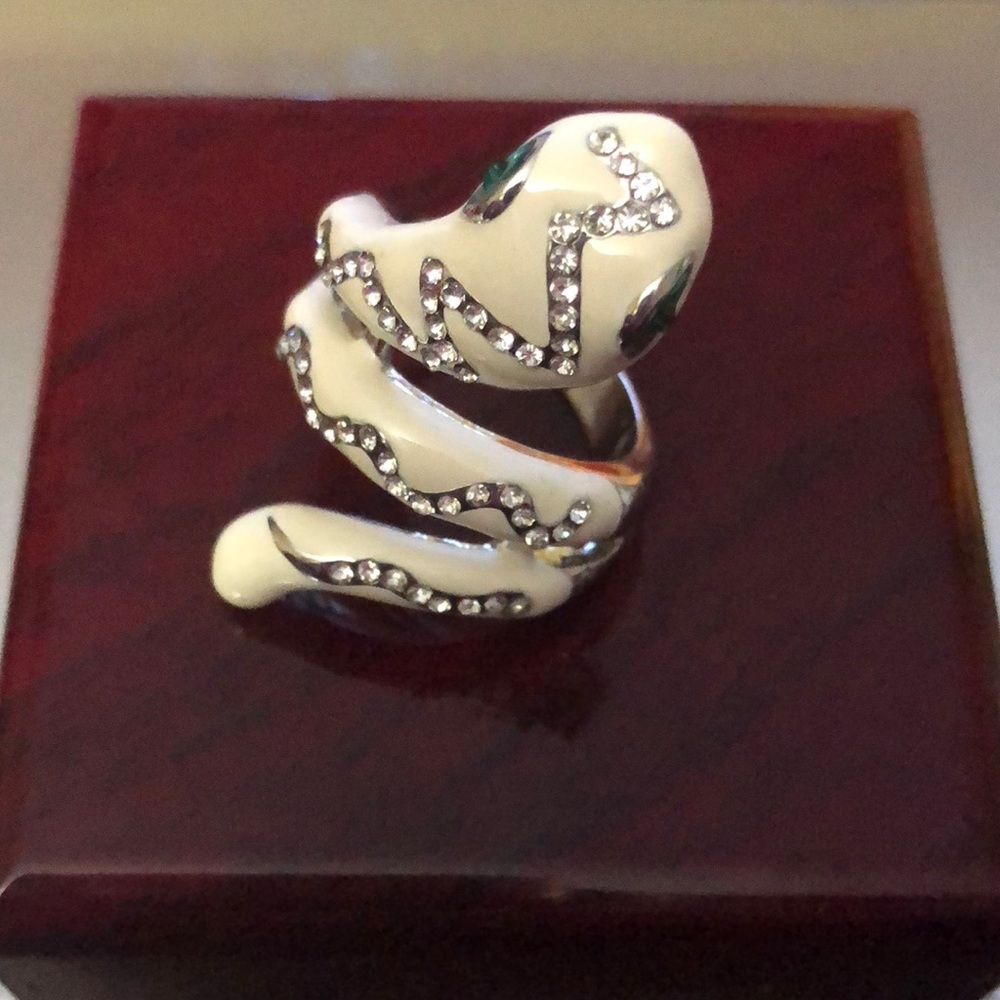 Statement fashion ring